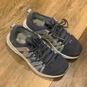 Under Armour Girls Shoes size 13K. Like New!